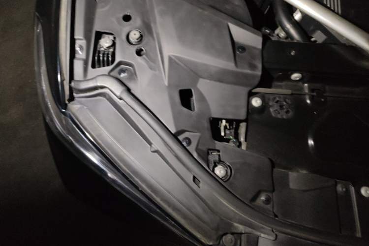 Used BMW X5 2021 xDrive40i M Sport Package Engine Bay Right