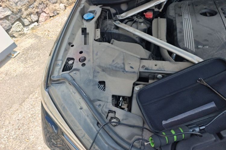Used BMW X5 2021 xDrive40i M Sport Package Engine Bay Right