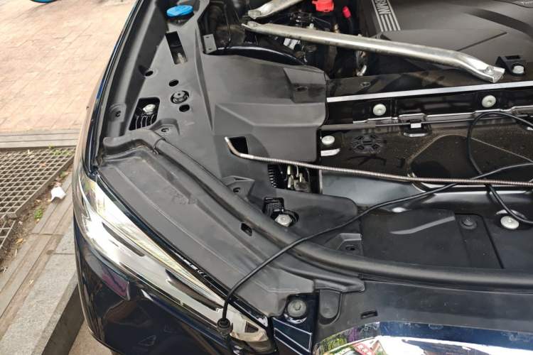 Used BMW X5 2021 xDrive30i M Sport Package Engine Bay Right