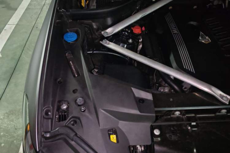 Used BMW X5 2021 xDrive40i M Sport Package Engine Bay Right
