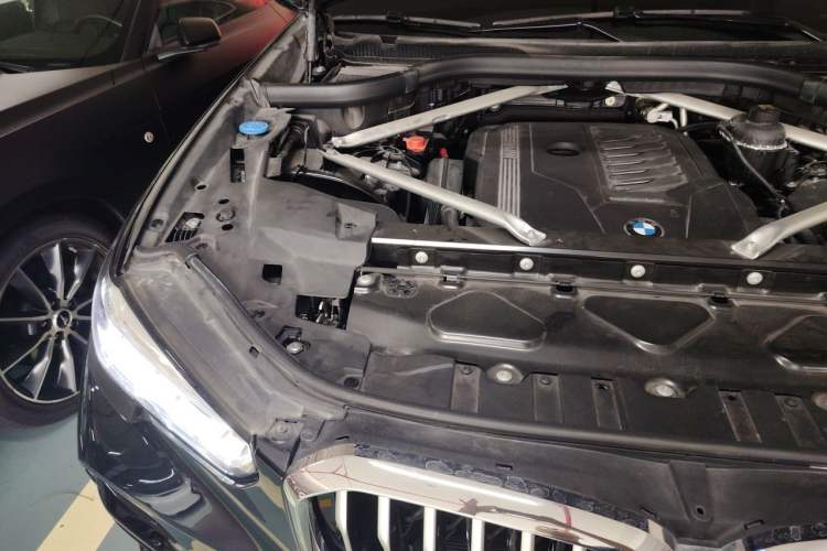 Used BMW X5 2021 xDrive40i Luxury Model with M Sport Package Engine Bay Right