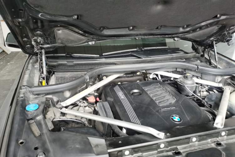 Used BMW X5 2021 Restyled xDrive40i Luxury Version M Sport Package Engine Bay Right
