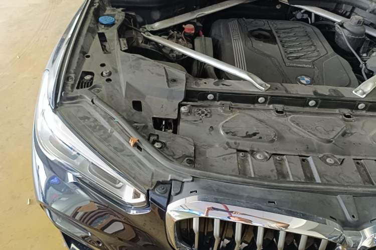 Used BMW X5 2021 xDrive40i M Sport Package Engine Bay Right