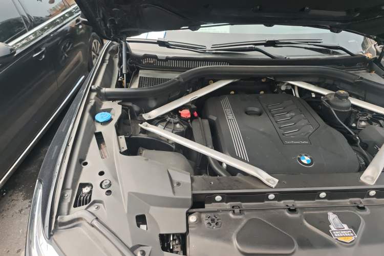 Used BMW X5 2021 xDrive40i Luxury Model with M Sport Package Engine Bay Right