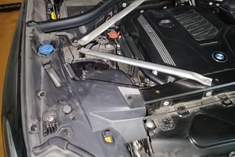 Used BMW X5 2021 Restyled xDrive40i Luxury Version M Sport Package Engine Bay Right