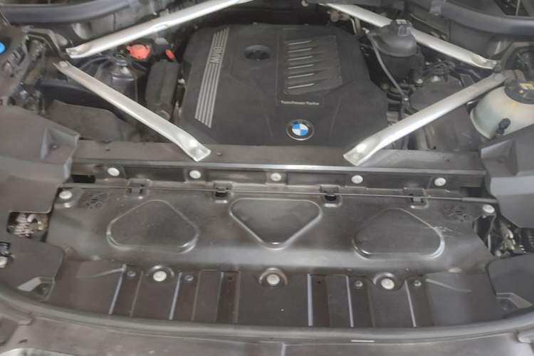 Used BMW X5 2021 xDrive40i Luxury Model with M Sport Package Engine Bay