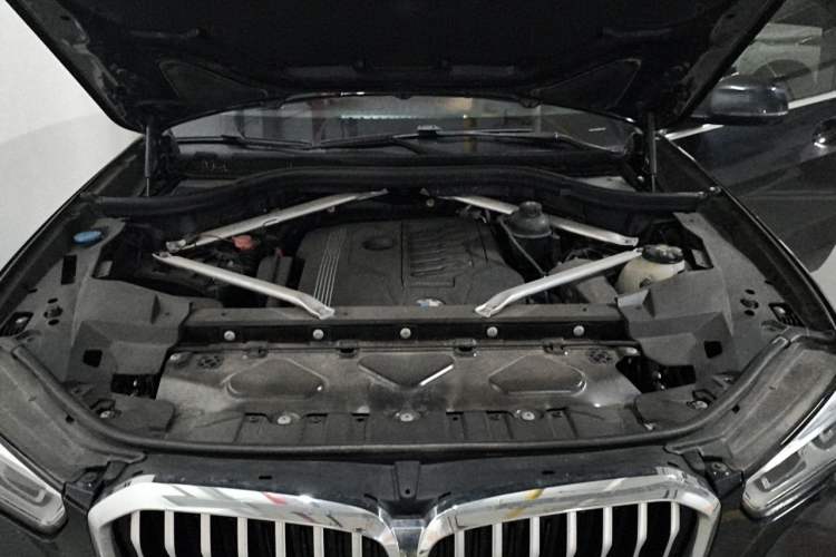 Used BMW X5 2021 xDrive40i Luxury Model with M Sport Package Engine Bay
