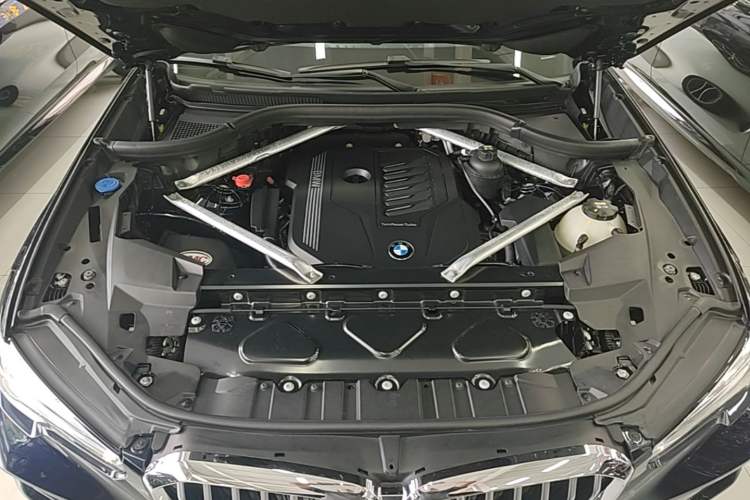 Used BMW X5 2021 Restyled xDrive40i Luxury Version M Sport Package Engine Bay