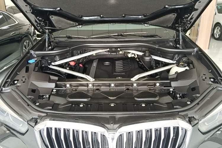 Used BMW X5 2021 Restyled xDrive40i M Sport Package Engine Bay