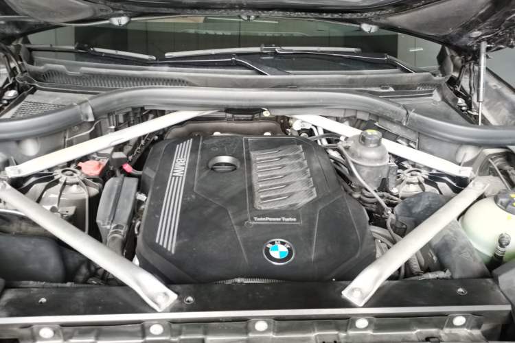 Used BMW X5 2021 Restyled xDrive40i Luxury Version M Sport Package Engine Bay