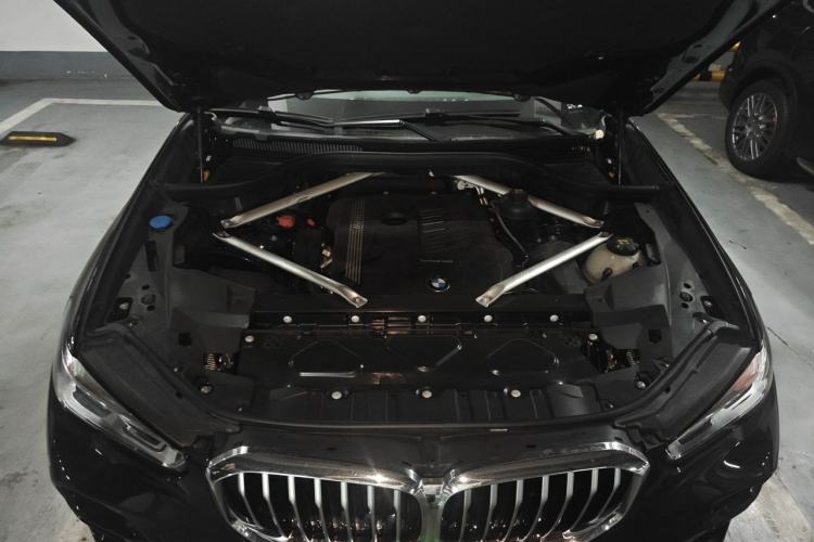 Used BMW X5 2021 xDrive40i Luxury Model with M Sport Package Engine Bay