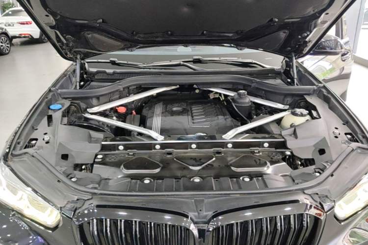 Used BMW X5 2021 xDrive40i M Sport Package Engine Bay
