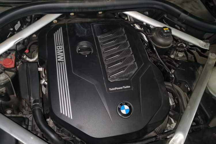 Used BMW X5 2021 Restyled xDrive40i Luxury Version M Sport Package Engine Bay