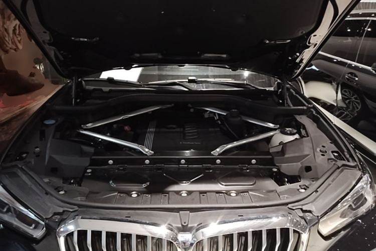 Used BMW X5 2021 xDrive40i M Sport Package Engine Bay