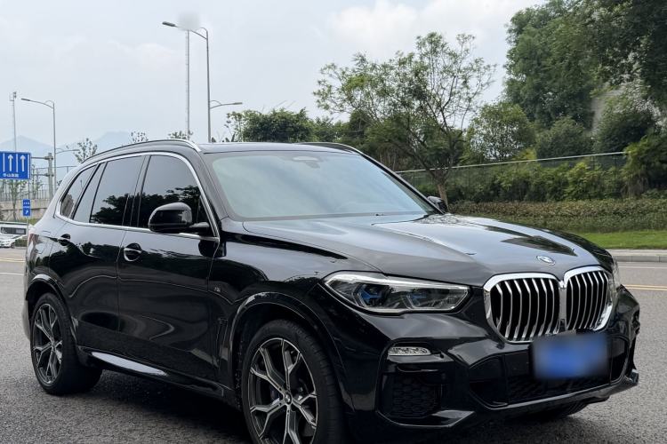 Used BMW X5 2021 xDrive40i Luxury Model with M Sport Package Exterior 2