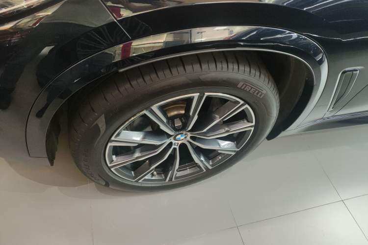 Used BMW X5 2021 xDrive40i M Sport Package Exterior 2