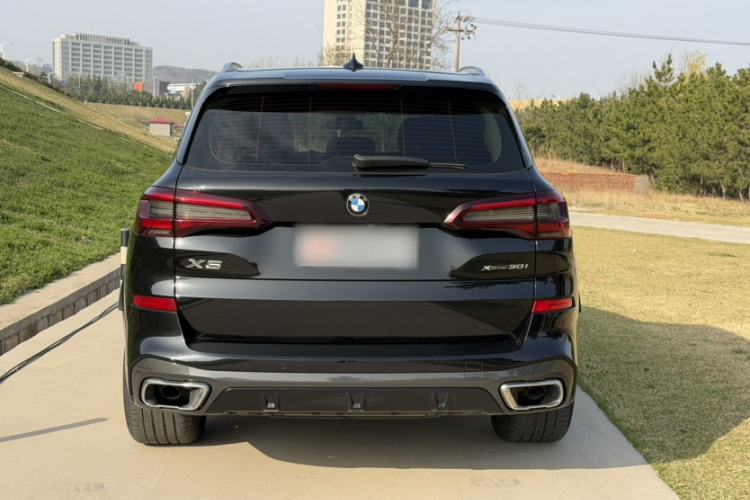 Used BMW X5 2021 xDrive30i M Sport Package Exterior 2