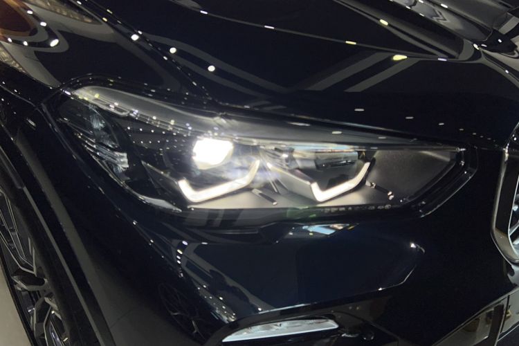 Used BMW X5 2021 xDrive30i M Sport Package Exterior 2