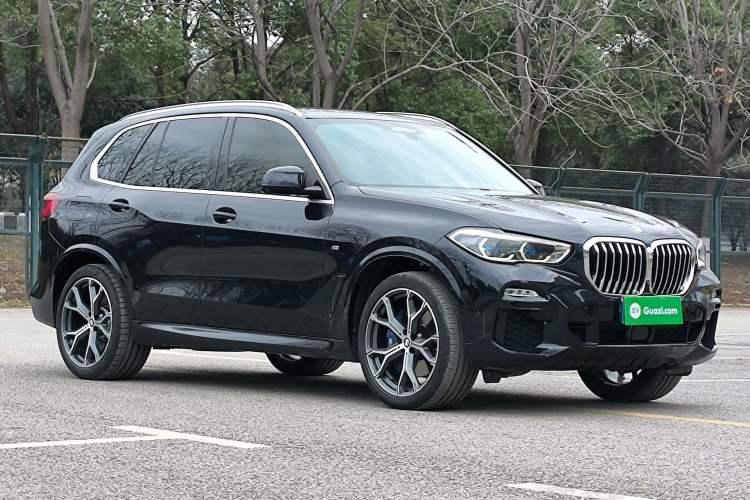 Used BMW X5 2021 xDrive40i Luxury Model with M Sport Package Exterior 3