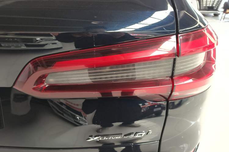 Used BMW X5 2021 xDrive40i M Sport Package Exterior 3