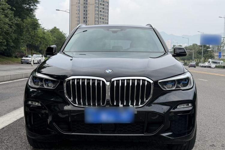 Used BMW X5 2021 xDrive40i Luxury Model with M Sport Package Exterior 3