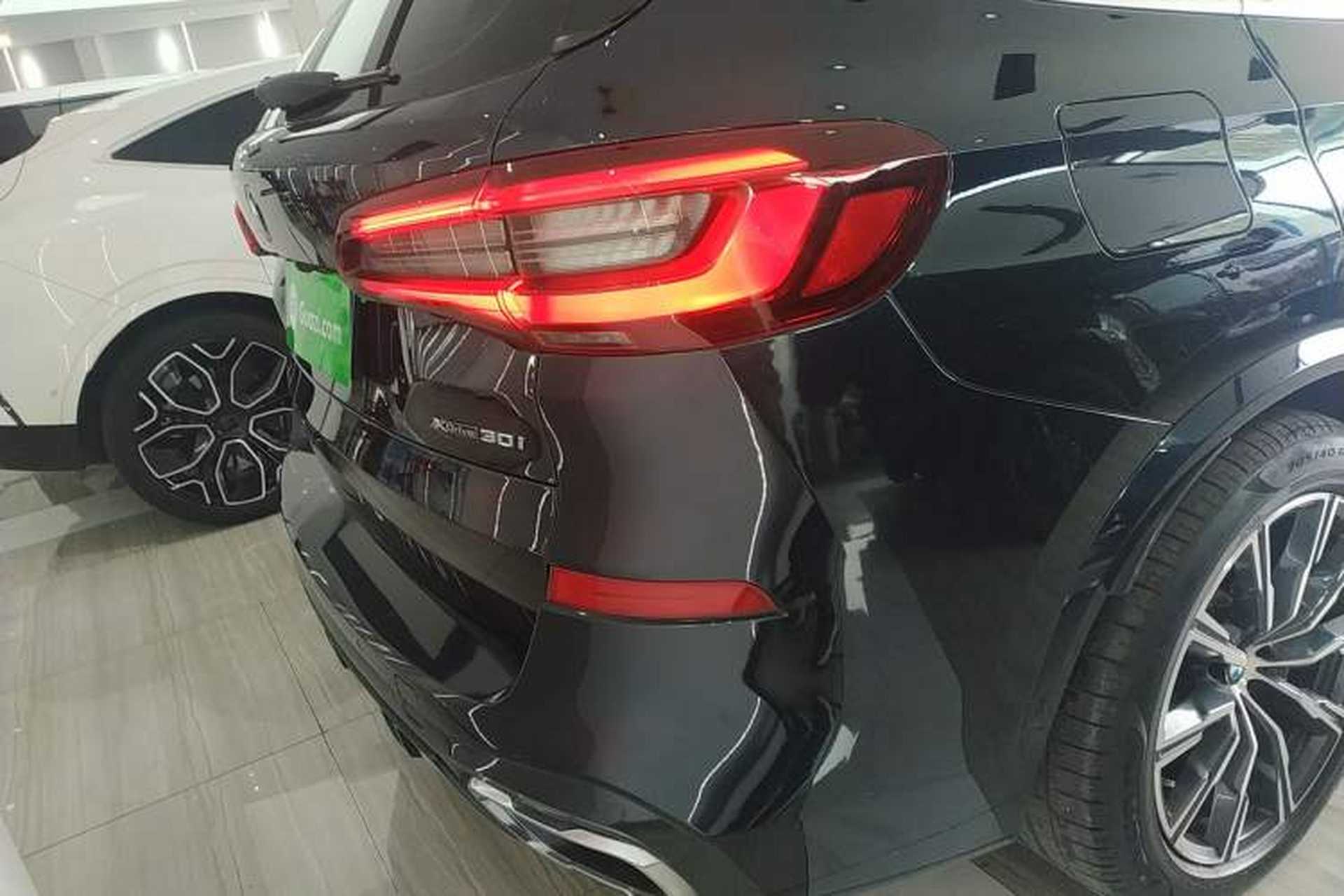 Used BMW X5 2021 xDrive30i M Sport Package Exterior 3
