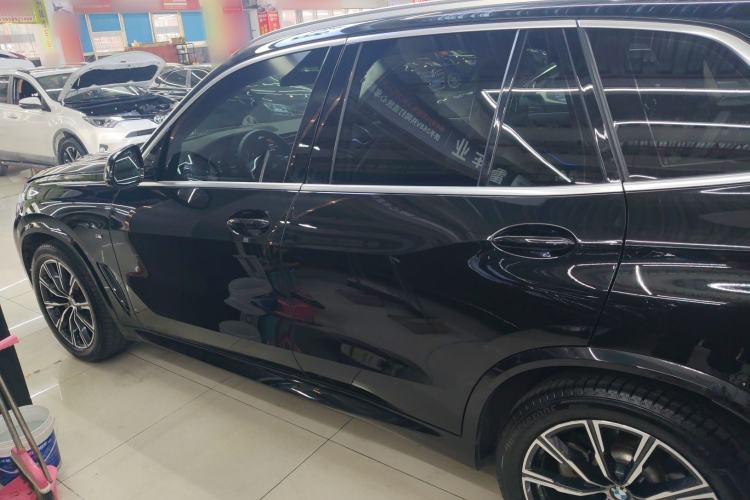 Used BMW X5 2021 xDrive30i M Sport Package Exterior 3