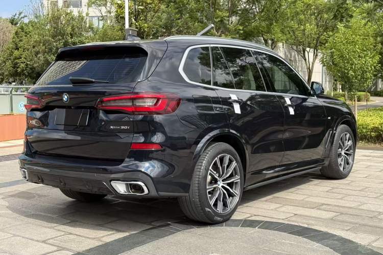 Used BMW X5 2021 xDrive30i M Sport Package Exterior 3