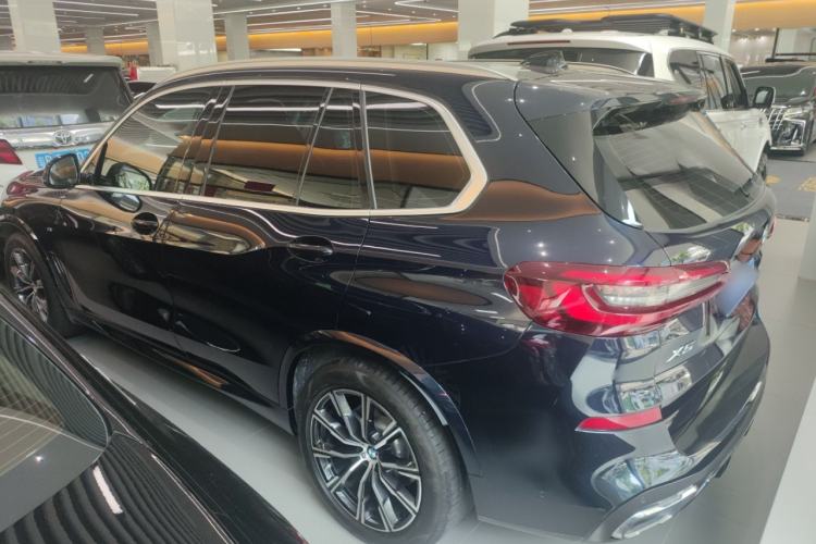 Used BMW X5 2021 xDrive40i M Sport Package Exterior 3