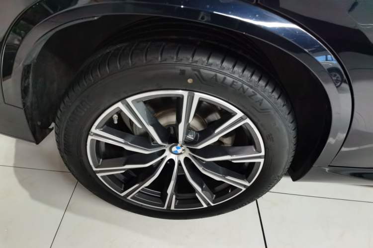 Used BMW X5 2021 xDrive30i M Sport Package Exterior 4