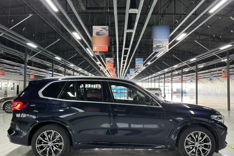 Used BMW X5 2021 xDrive30i M Sport Package Exterior 5