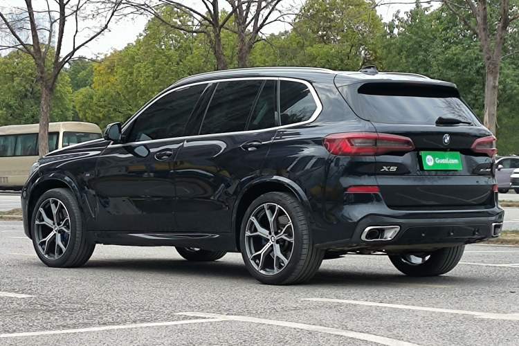 Used BMW X5 2021 xDrive40i Luxury Model with M Sport Package Exterior 5