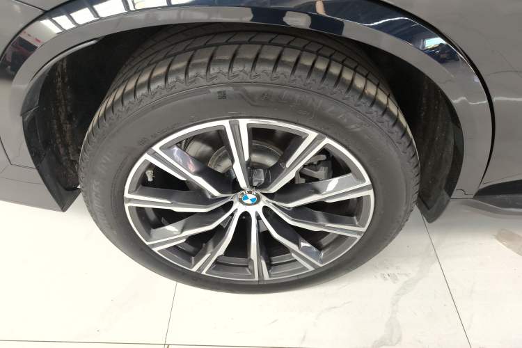 Used BMW X5 2021 xDrive40i M Sport Package Exterior 5