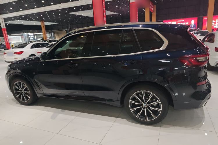 Used BMW X5 2021 xDrive30i M Sport Package Exterior 5
