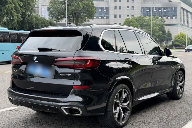 Used BMW X5 2021 xDrive40i Luxury Model with M Sport Package Exterior 5