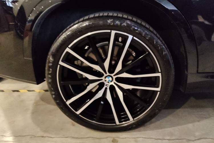 Used BMW X5 2021 xDrive40i Luxury Model with M Sport Package Exterior 5
