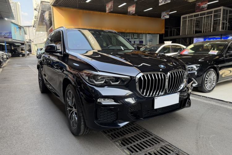 Used BMW X5 2021 xDrive30i M Sport Package Exterior 5