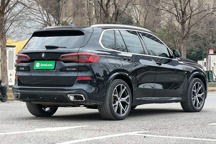 Used BMW X5 2021 xDrive40i Luxury Model with M Sport Package Exterior 6