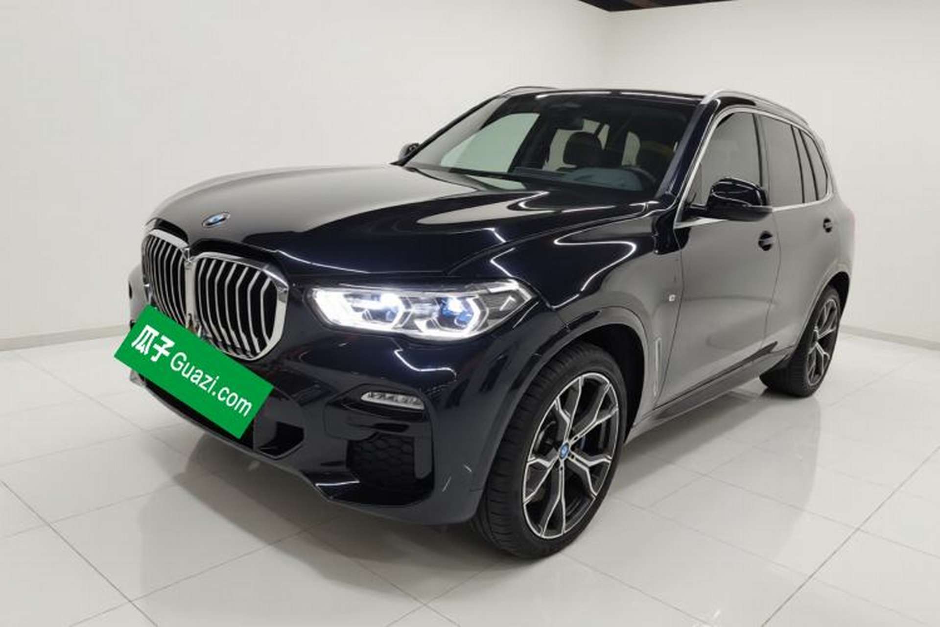 Used BMW X5 2021 xDrive40i Luxury Model with M Sport Package Front Left 45 Deg
