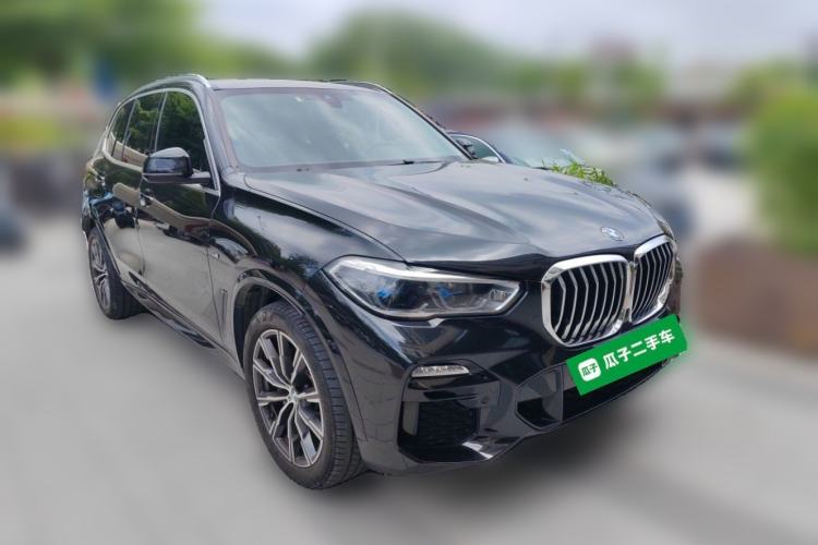Used BMW X5 2021 xDrive40i M Sport Package Front Right 45 Deg