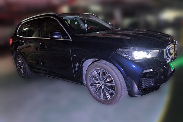 Used BMW X5 2021 xDrive30i M Sport Package Front Right 45 Deg