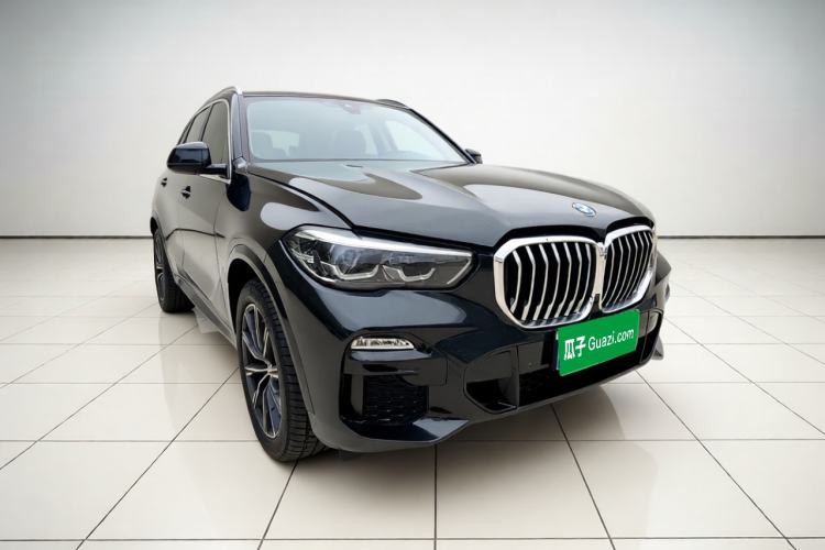 Used BMW X5 2021 xDrive30i M Sport Package Front Right 45 Deg