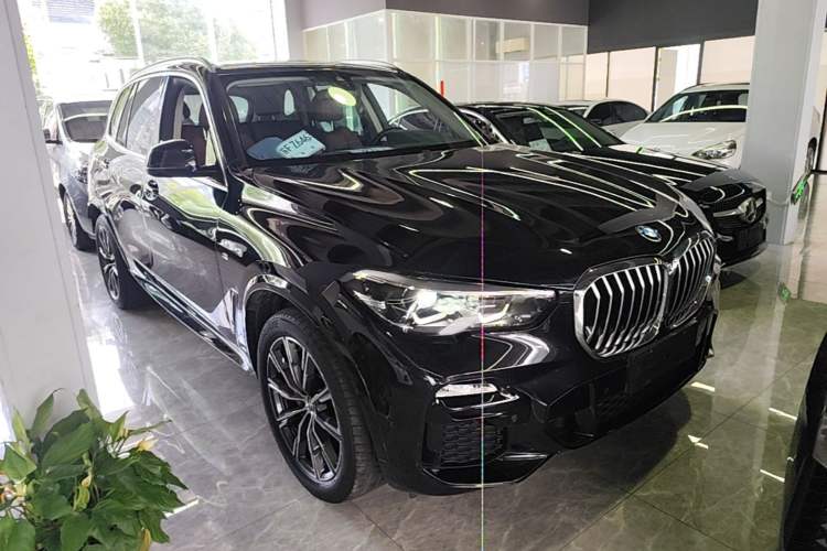 Used BMW X5 2021 Restyled xDrive30i M Sport Package Front Right 45 Deg