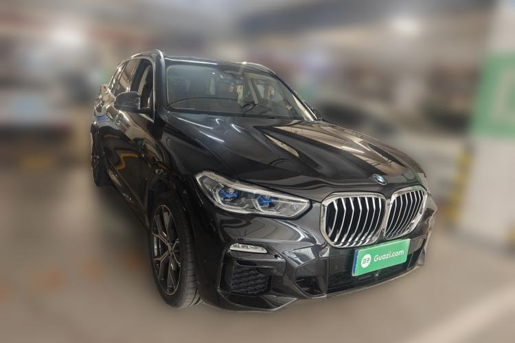 Used BMW X5 2021 xDrive40i Luxury Model with M Sport Package Front Right 45 Deg