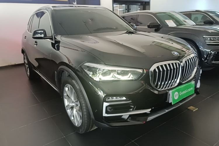 Used BMW X5 2021 xDrive30i X Design Package Front Right 45 Deg