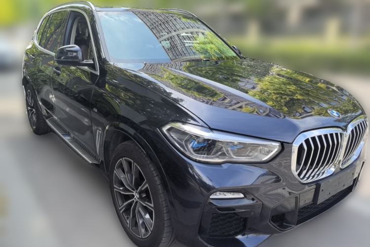 Used BMW X5 2021 xDrive40i M Sport Package Front Right 45 Deg