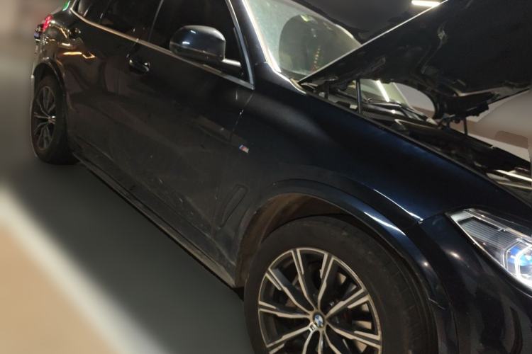Used BMW X5 2021 xDrive40i M Sport Package Front Right 45 Deg