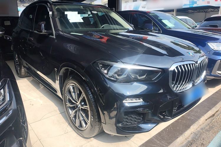 Used BMW X5 2021 xDrive30i M Sport Package Front Right 45 Deg