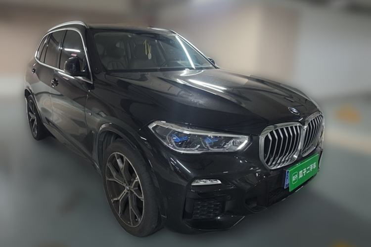Used BMW X5 2021 xDrive40i Luxury Model with M Sport Package Front Right 45 Deg