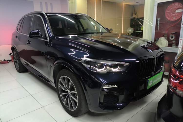 Used BMW X5 2021 xDrive30i M Sport Package Front Right 45 Deg